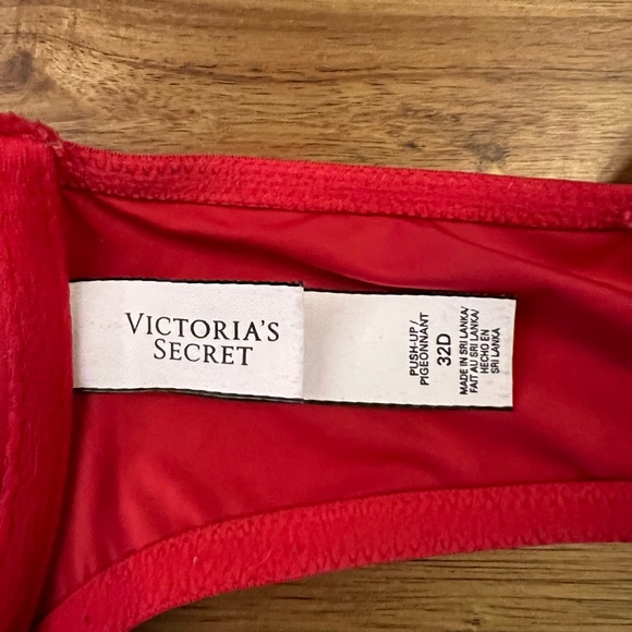 Victoria Secret Bra Size 32D push-up - Picture 8 of 10